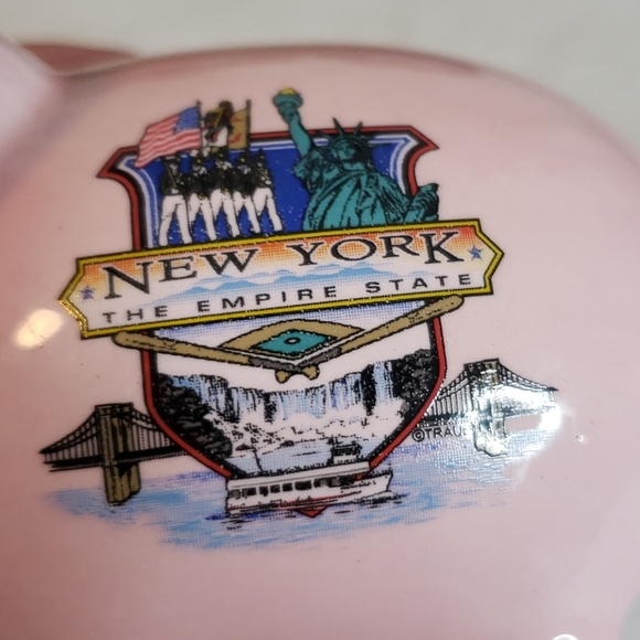 Pink New York Piggy Bank - Picture 5 of 7